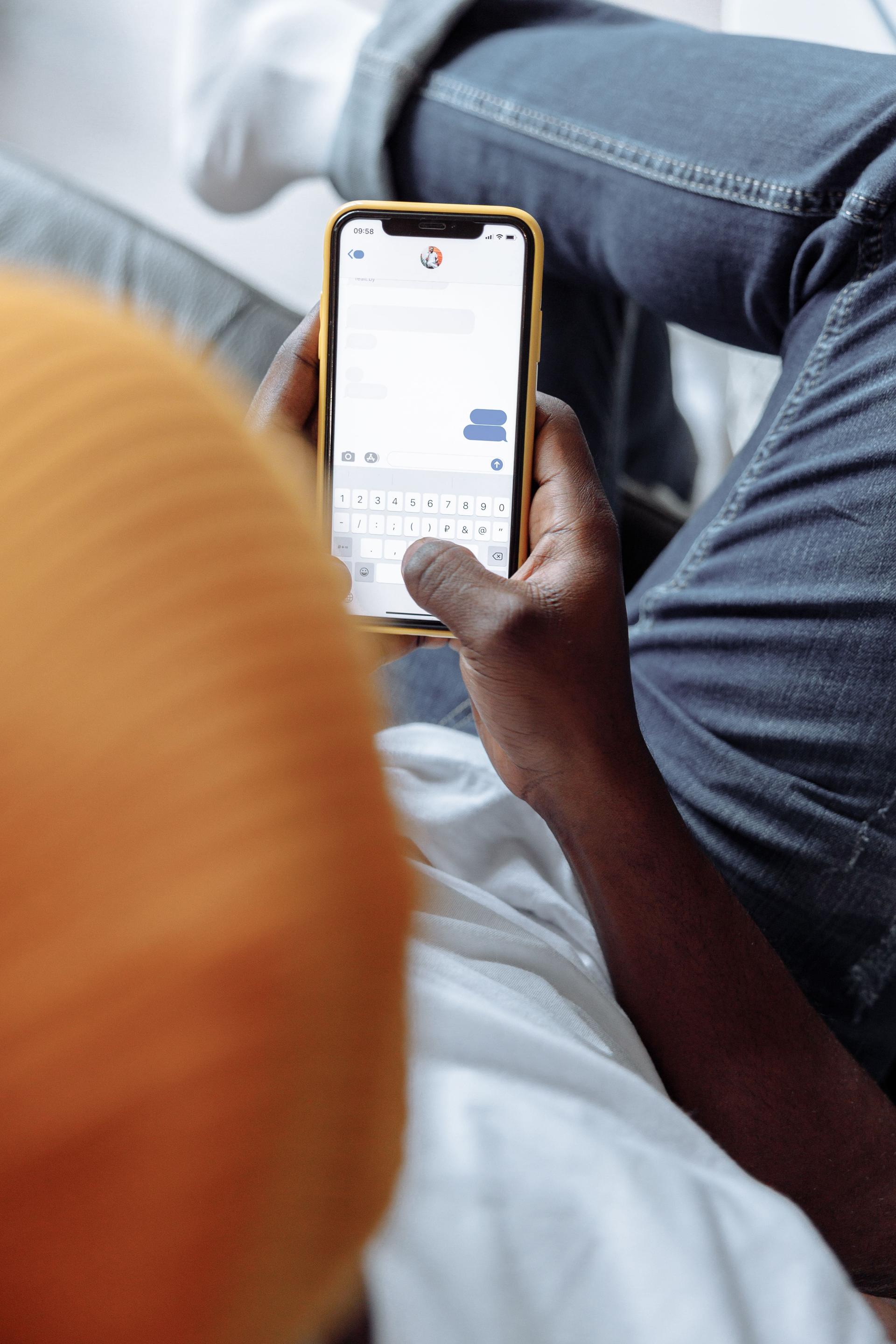 Contactez-nous par WhatsApp